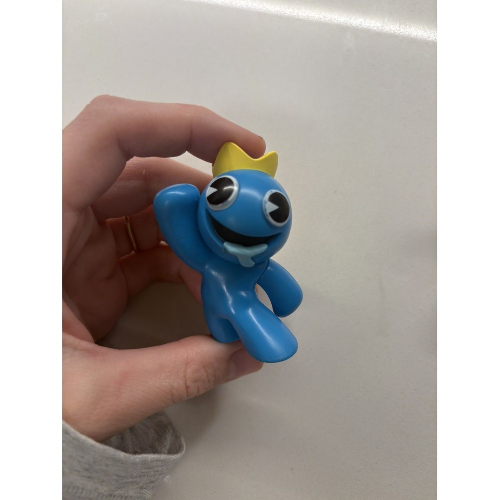 NEW Rainbow Friends Figure from the School Bus Mini Figure Set - Blue Reaching